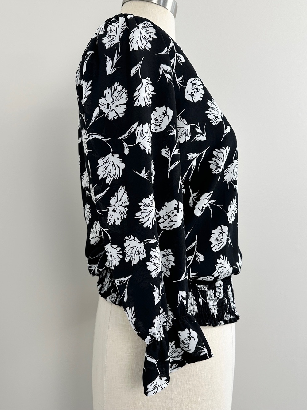 Philosophy Floral Blouse Black White Womens Size XS Smocked Waist New NWT - Picture 2 of 10